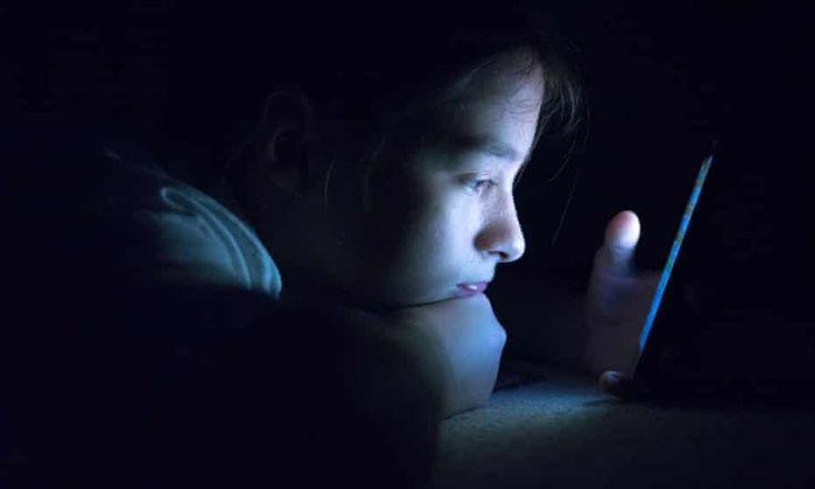 Penggunaan Smartphone Berlebihan Mengancam Kesehatan